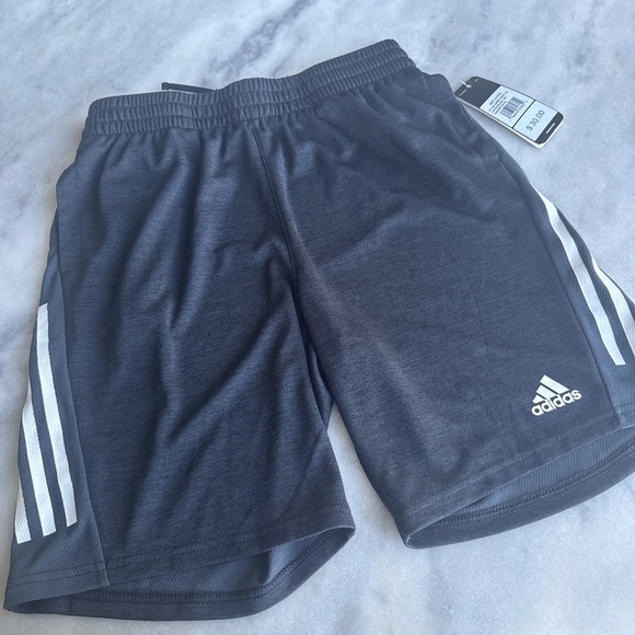 Boys large size 14 to 16 black Adidas shorts - Picture 1 of 3